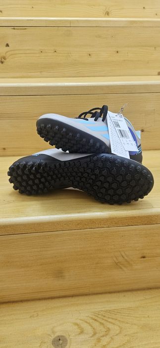 Ghete de fotbal sintetic 250 lei