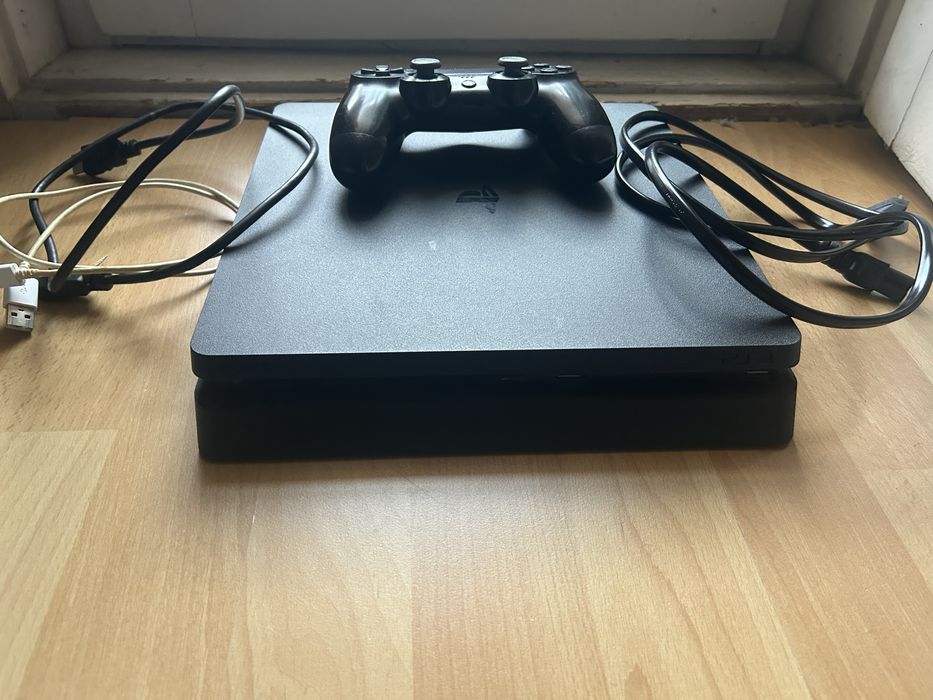 Playstation 4 Slim/ PS4