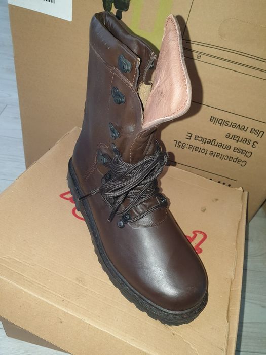 Bocanci din piele naturala