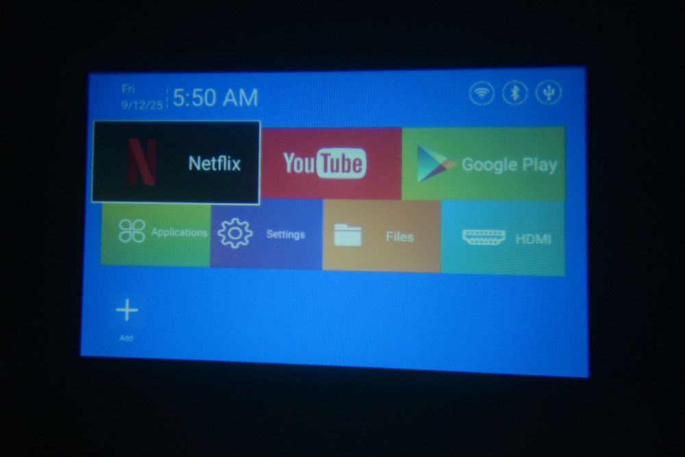 Videoproiector HD smart portabil cu Android 11