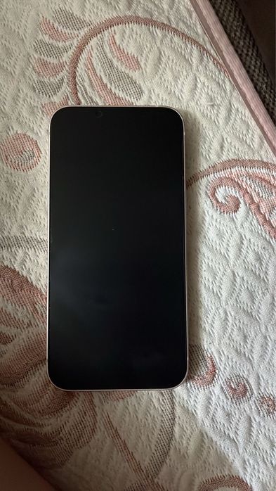 Айфон 13 в хорошем состаяние