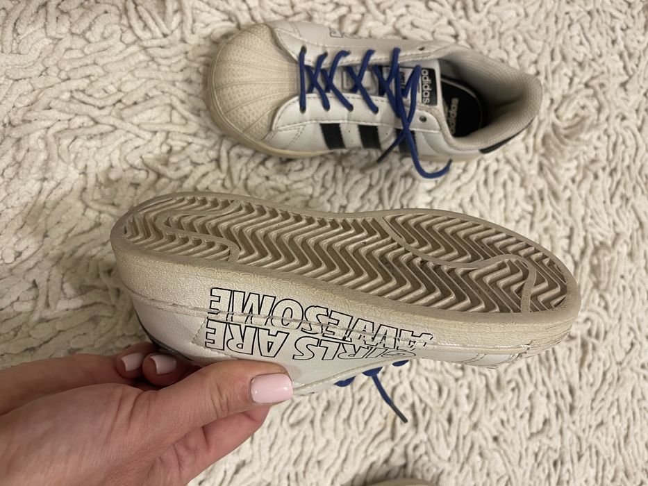 Кроссовки для девочки и идеале. 27 размер