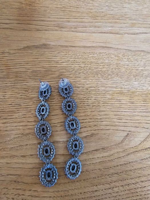 Елегантни сиви обеци