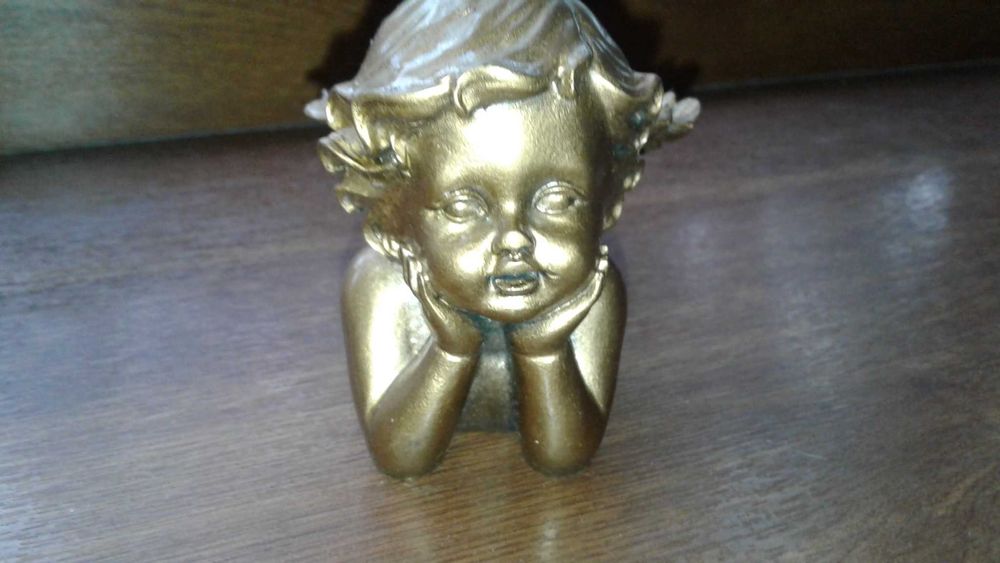 Продается сувенир  -  фигурка  АНГЕЛОЧЕК.Очень красивый .