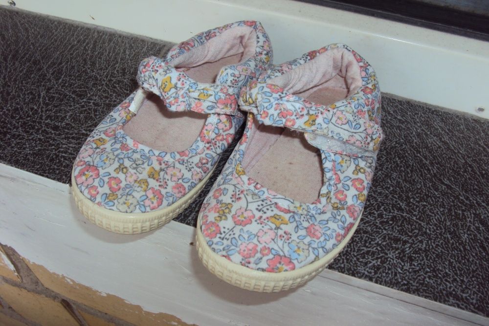 Обувь девочке ( по подошве-15,5 см)