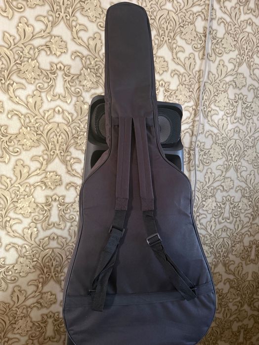 Продам гитару с сумкой для хранения