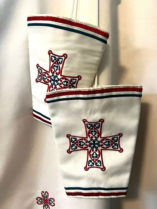 Vesmant brodat bisericesc de Diacon cu motive brancovenesti