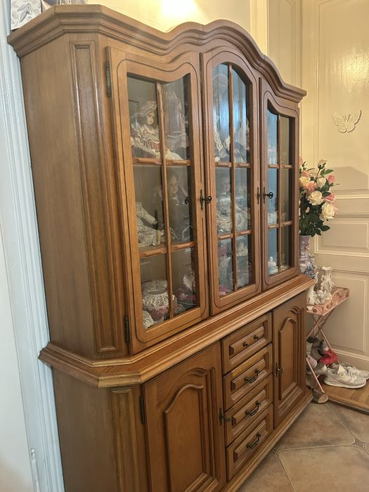 Vitrina din lemn masiv