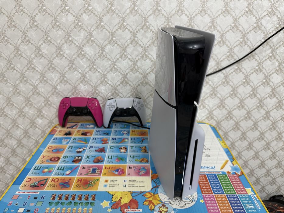 PS 5 Slim+2 джойстика+400 игр