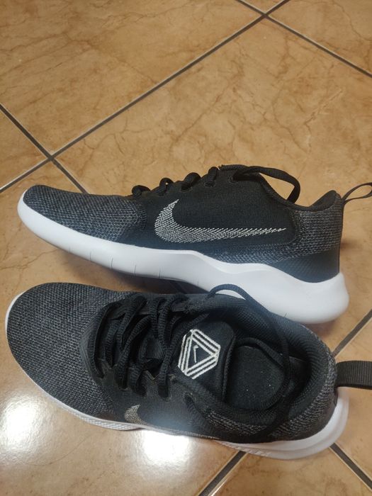 Маратонки Nike и кецове Converse