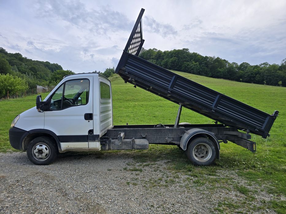 Iveco Daily 150. CP. 3.5 T . Basculabila 3 părți. *Înmatriculată *