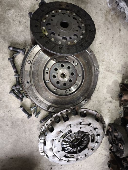 Kit ambreiaj complet volanta placa disc BMW seria 3 E9X seria 5 E60 X1 E84 motor 2.0 177 cai