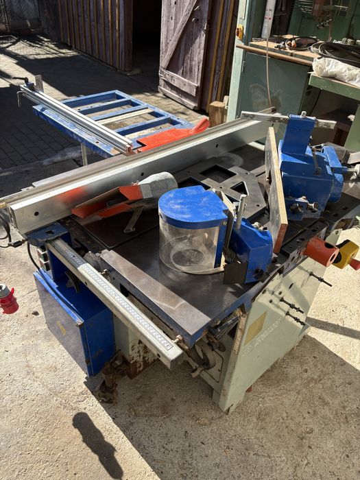 Combinata, mut tamplarie