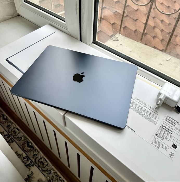 MacBook Air M2 Midnight 15-inch 8/256GB