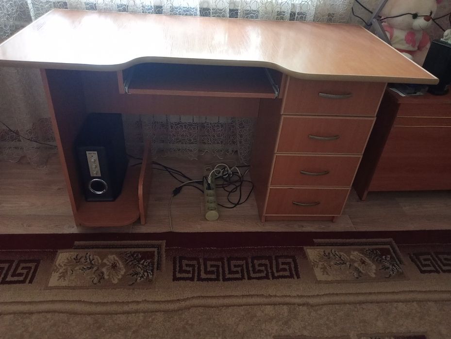 Стол писменный,и компьютерный