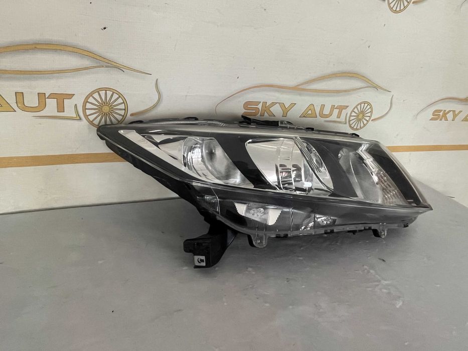 Far dreapta xenon Honda Civic Sedan dupa 2011 original Europa