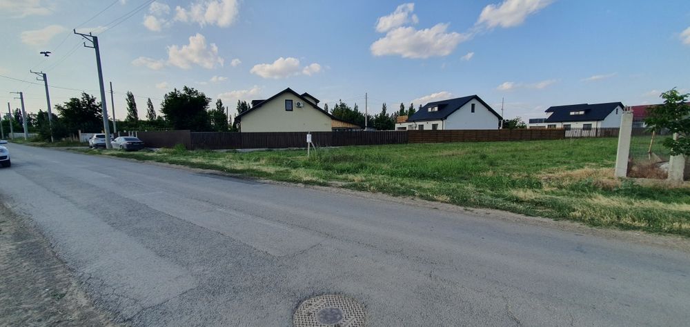 Vand teren intravilan 750 mp,Vanatori, toate utilitatile
