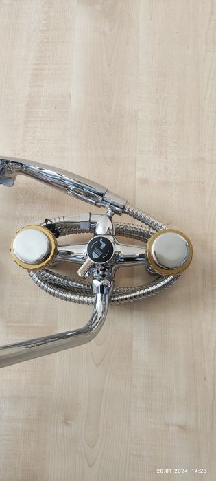 Смеситель для ванной smesitel