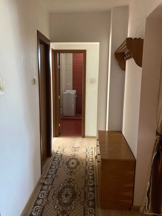 Inchiriere apartament cu trei camere decomandat cu 2 bai