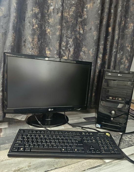 Vând calculator + Monitor