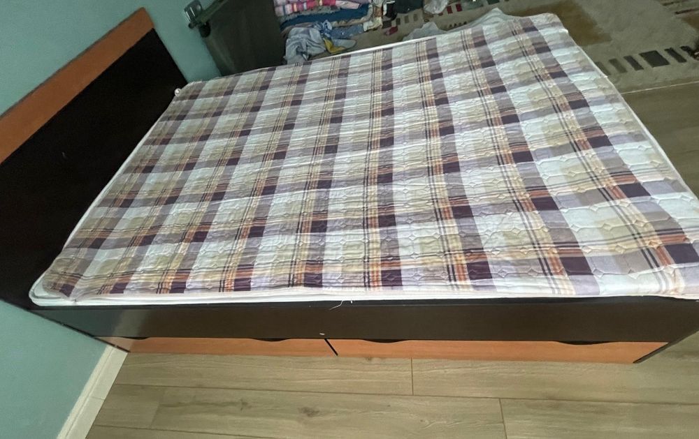 Продам кровать полуторку