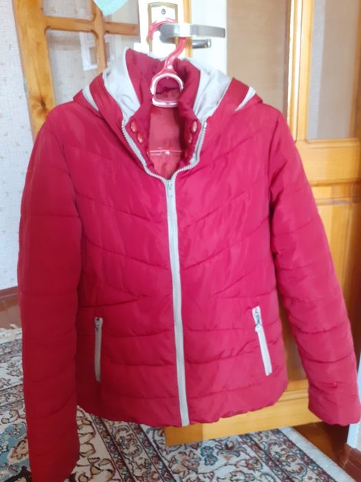 Продается куртка женская.
