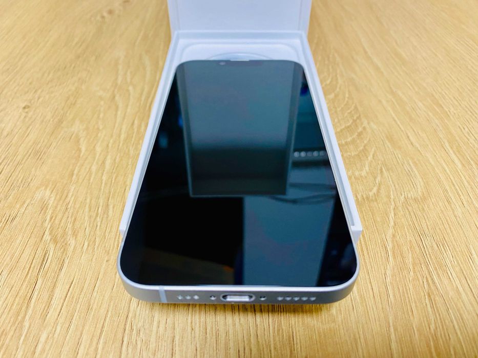 ЧИСТО НОВ !!! Apple iPhone 16e, 128GB, 5G, Black