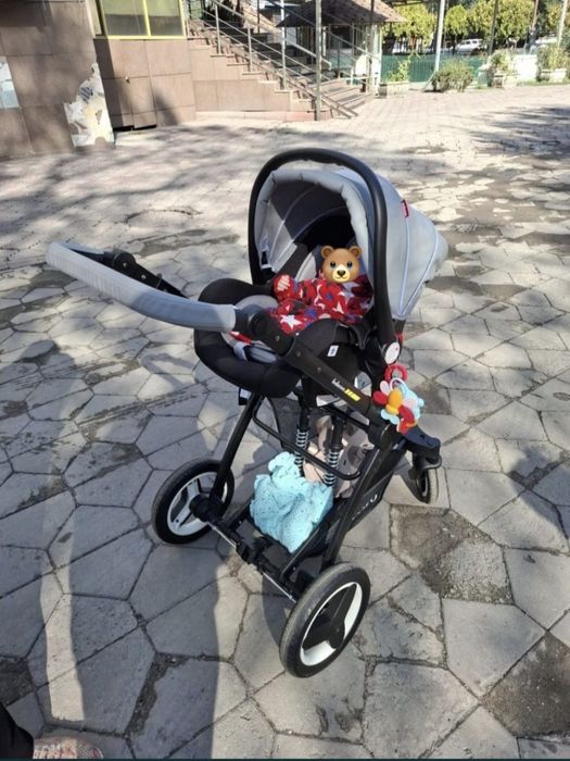 Продам детскую каляску 3/1 удобная