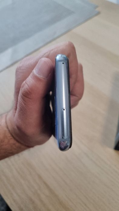 Продавам SAMSUNG S8