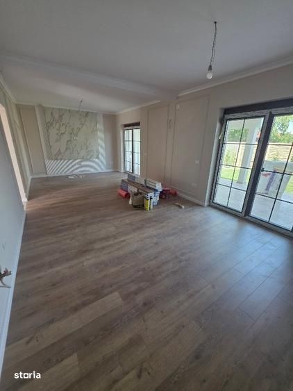Duplex premium 5 camere, 3 bai, panouri fotovoltaice,Torontalului/ Meh