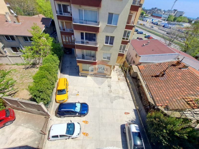 Дава се под наем Гараж / Паркомясто в Варна, Цветен квартал - 13 кв.м за 102 € - Снимка #1