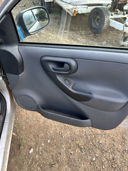 Vand Opel Corsa intreaga sau la dezmembrari motor Z10XE