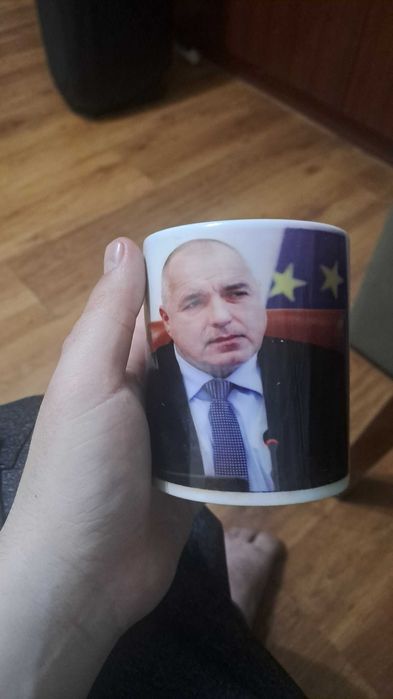 Продавам чаши на бойко Борисов и Барселона