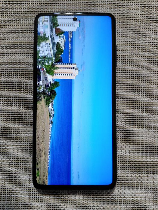 Redmi Note 8 добре запазен, с нов кейс, надеждна батерия зарядно