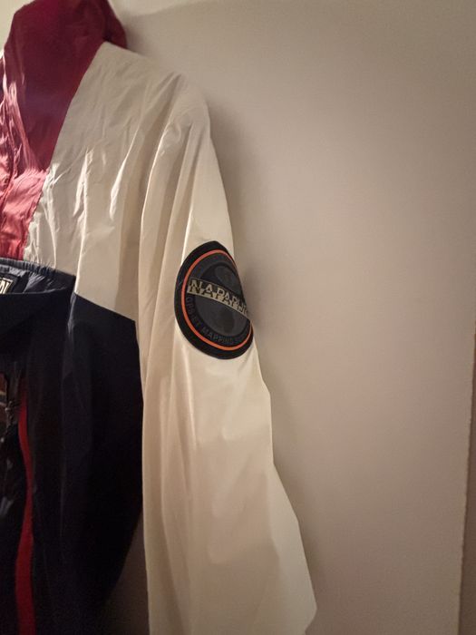 Оригинална ветровка на Napapijri