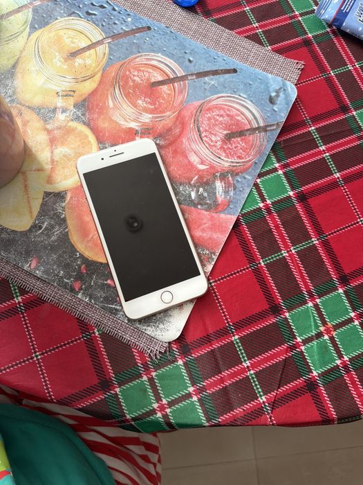 iphone 8 plus - без ремонти