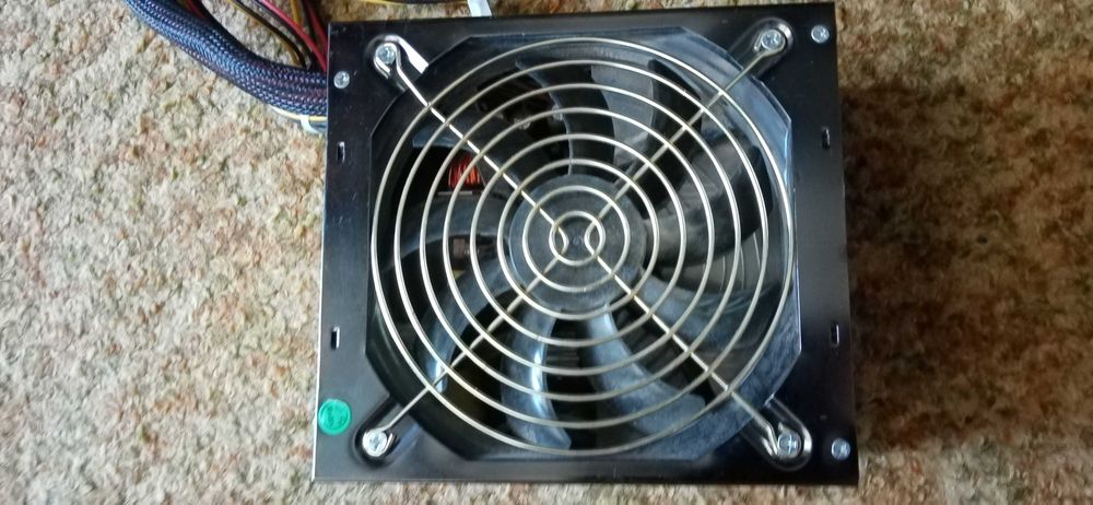 Продавам захранване 550w