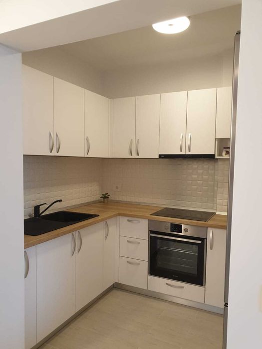 Vând apartament cu 2 camere bloc nou cu loc de parcare