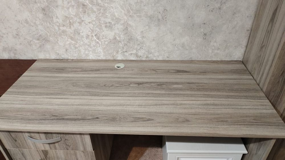 Офисный рабочий стол