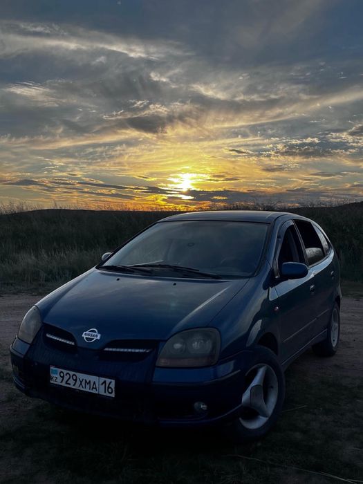 Nissan almera tino