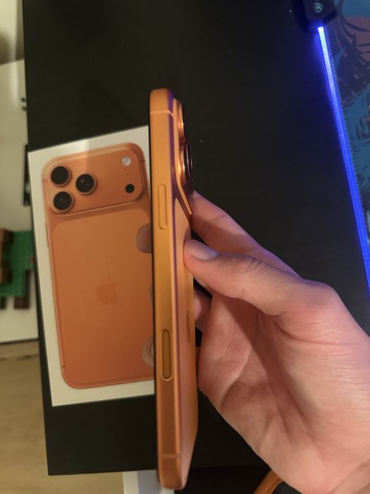 Iphone 17 pro max orange