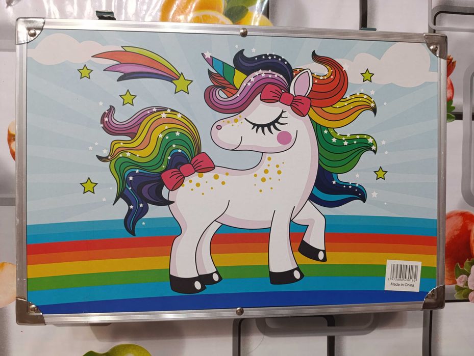 Продам сундук с канцелярии. фломастеры , карандаши, краски б/у