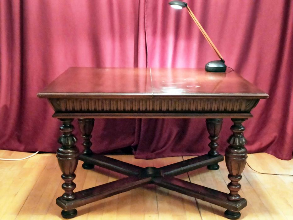 Masa veche Extensibila din lemn masiv , fara cari