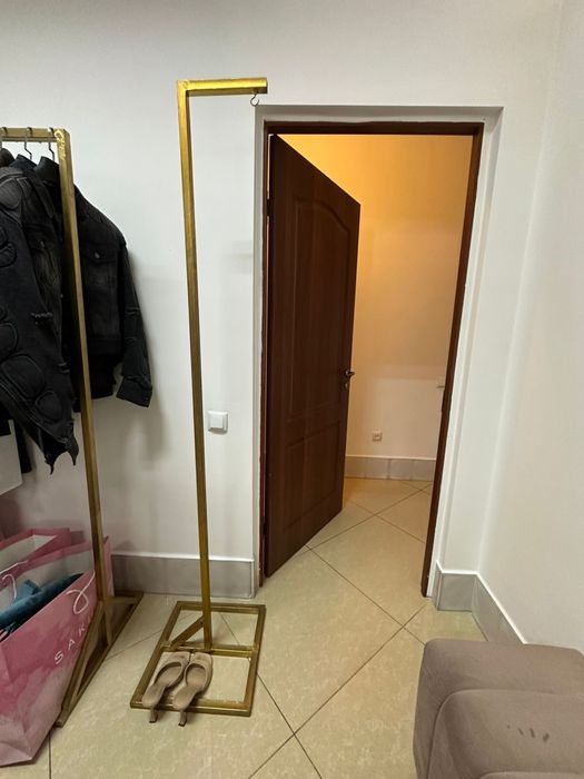 Продам подставки под головные уборы