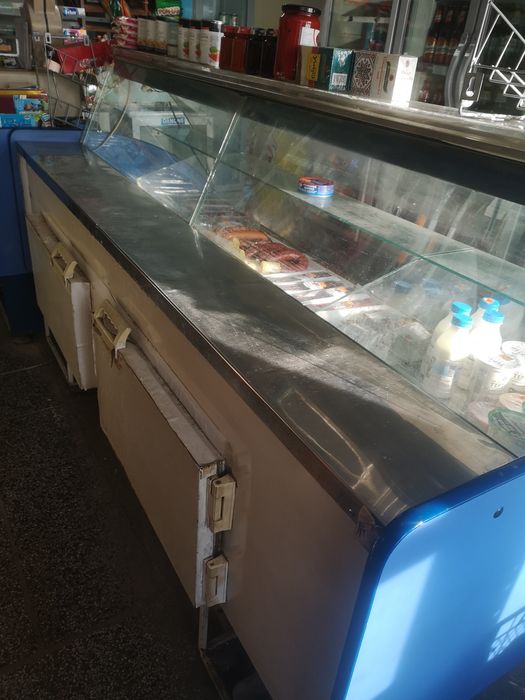 Продавам хладилна витрина