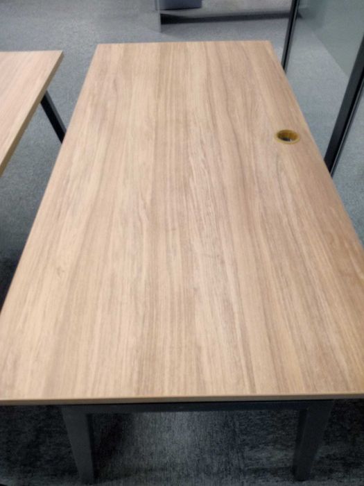 Продавам маси -2 броя