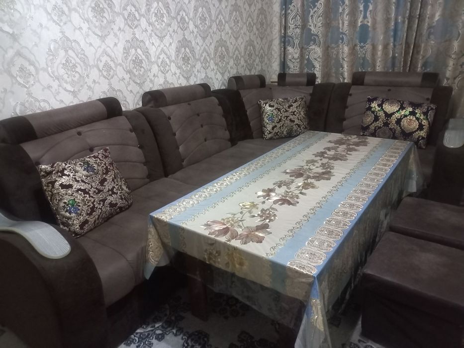 Уголок сотилади мехмонхона учун