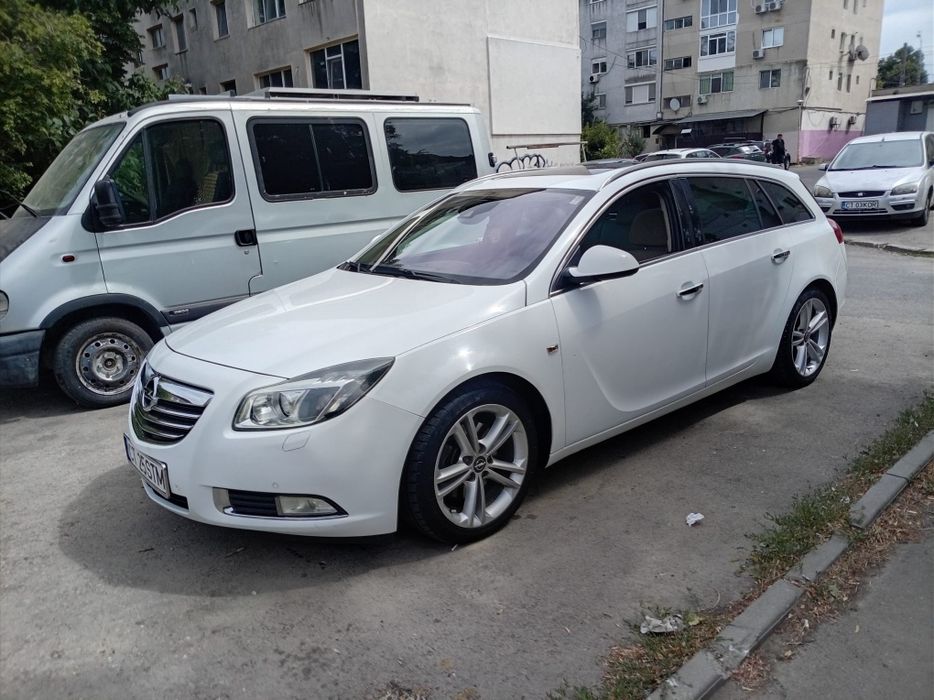 Opel  Insignia  Sports  Tourer  2010 2.0 DIESEL