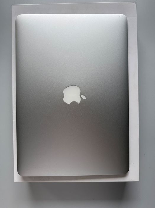  MacBook Air 13", Early 2015 1.6 GHz Intel Core i5, 8GB 256GB - A1466