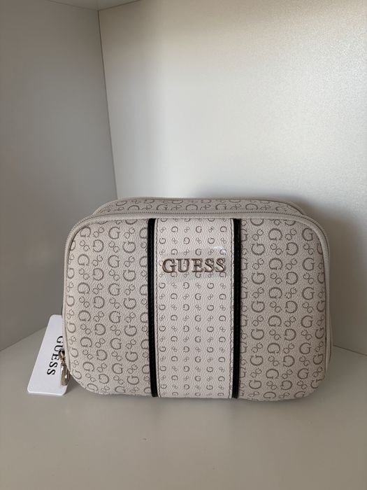 Guess несесер за козметика